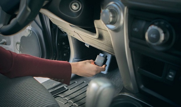 Nasconde microspia in auto al marito: moglie condannata